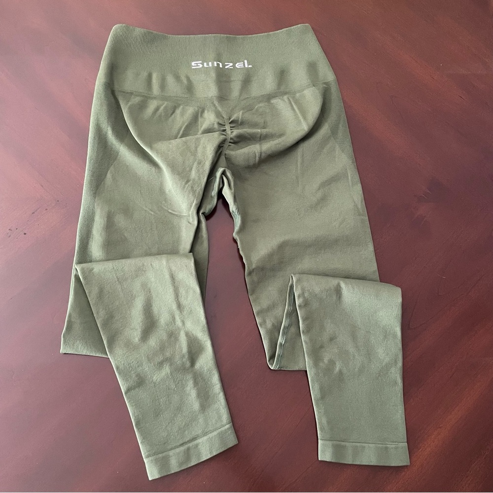Sunzel High-Waist Olive Green Active Butt Srunch Leggings